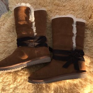 UGG Koolaburra sz 8